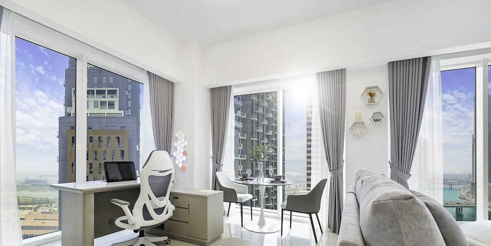 LUX The West Wharf Canal View Suite