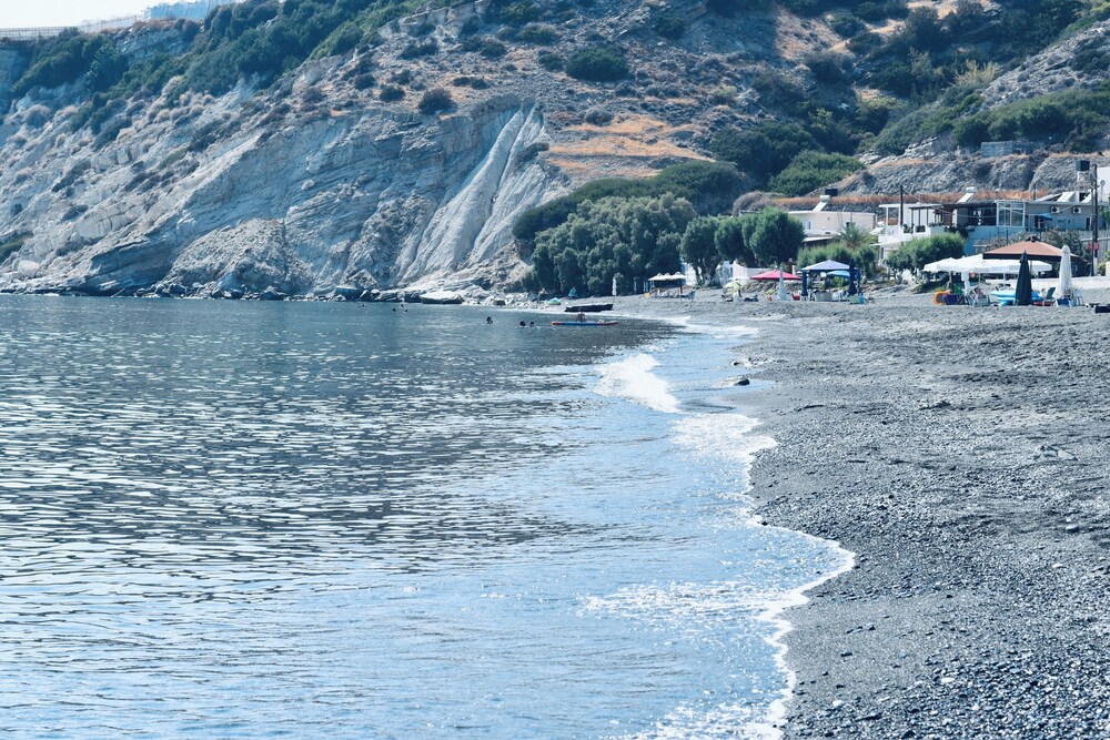 Armonia Seaview Suites