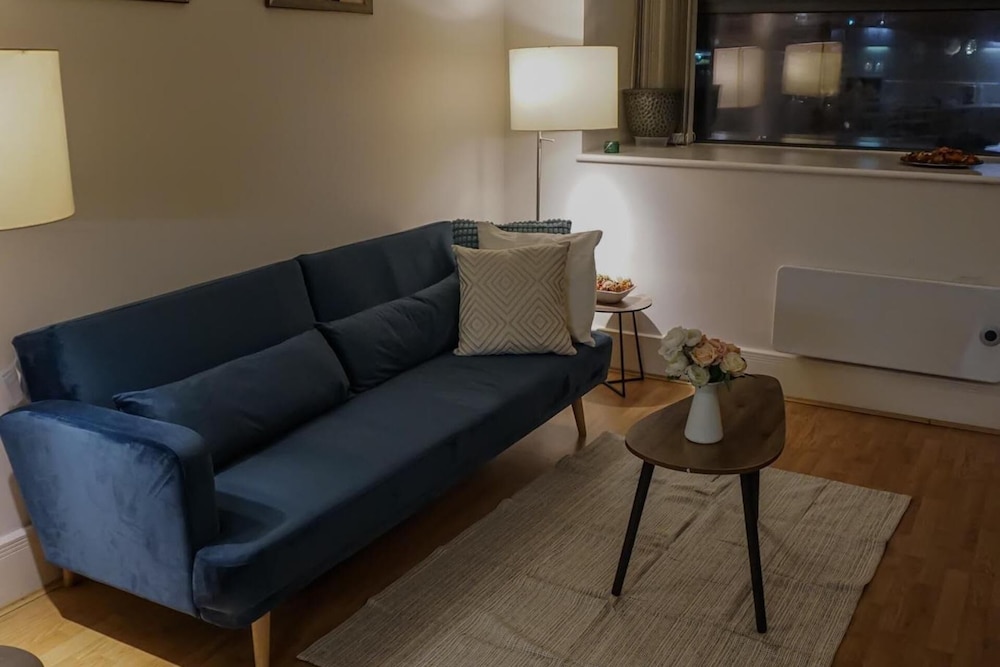 City Centre Chic Apartment With 2 Bedrooms