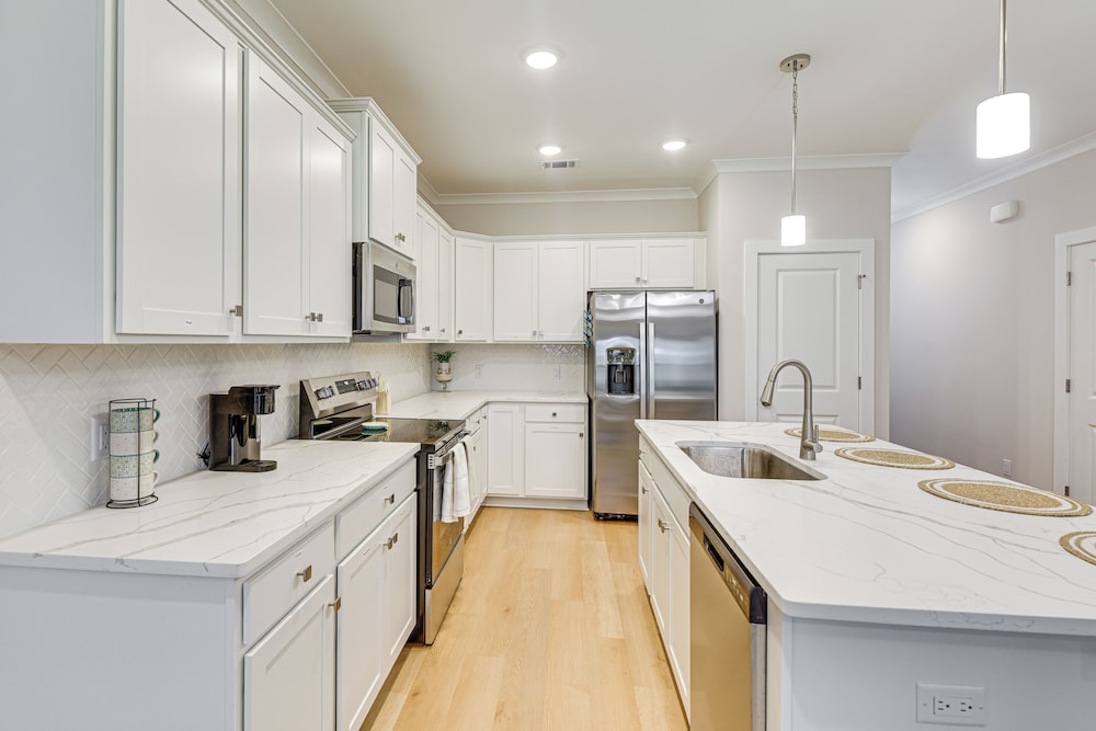 1 Mi to Sand & Surf: Townhome w/ Pool in Pcb!