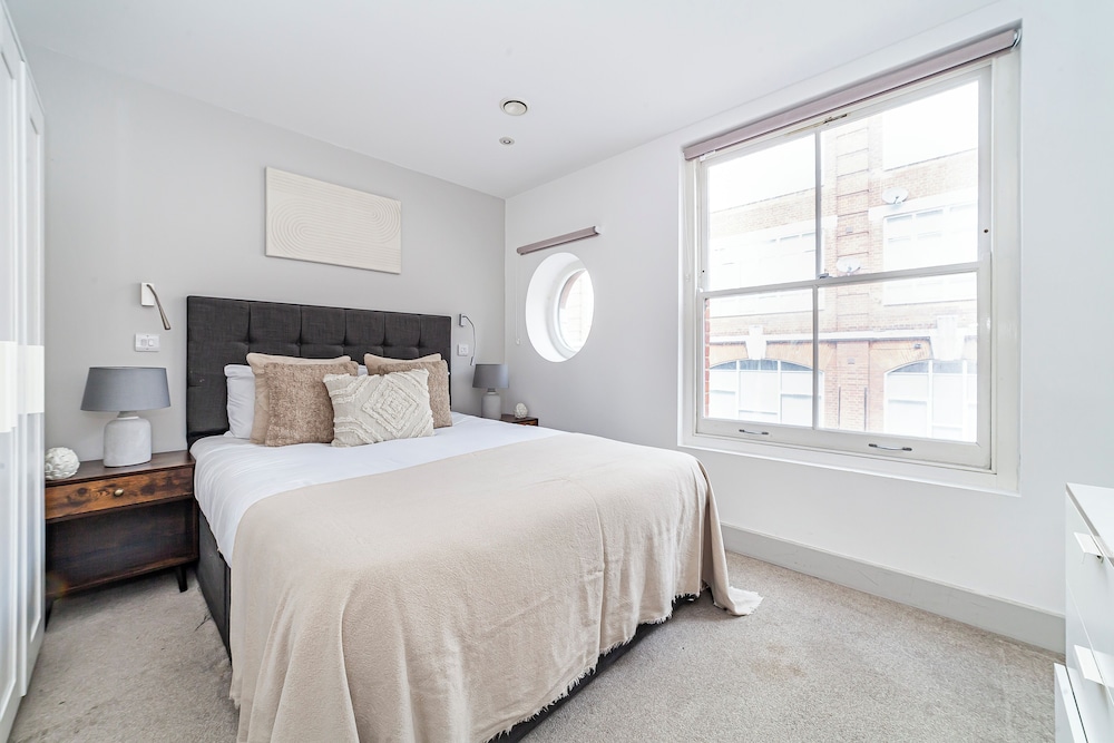 The Old Street Luxury Flat into 3 Bed Apartment in Old Street