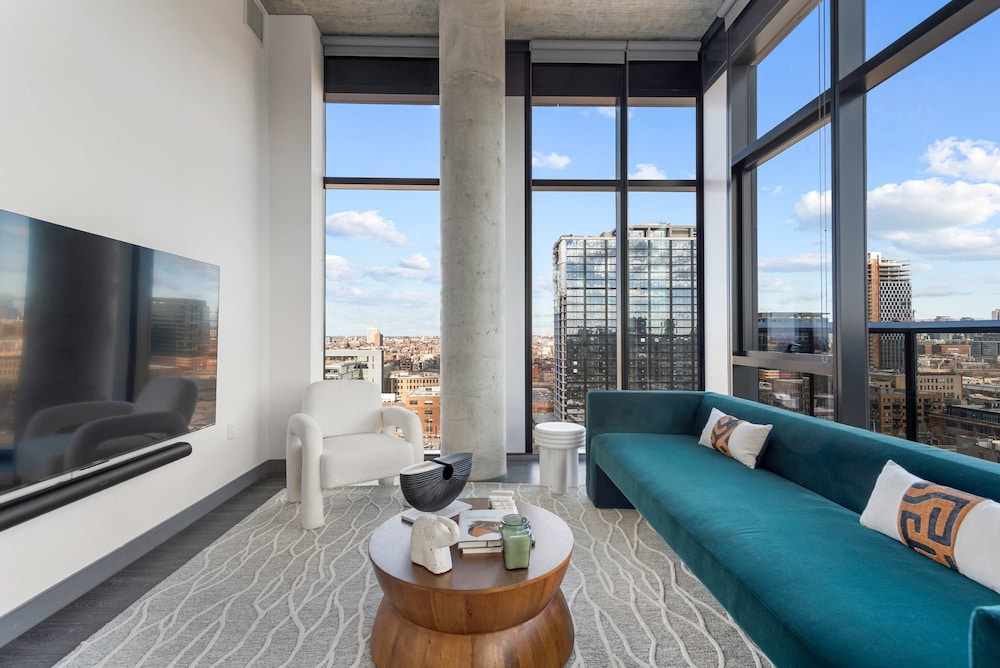 Cloud9 6 apt for 30ppl Fulton Market The Nouveau
