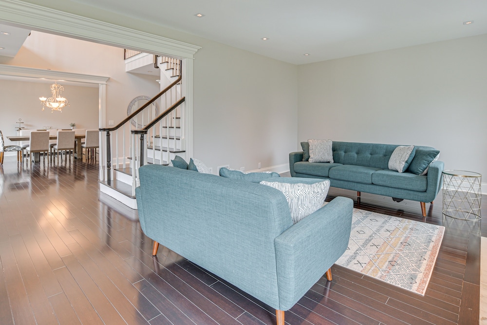 Spacious Inverness Home ~ 36 Mi to Chicago!