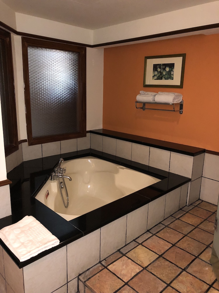 CMK & Private Water Chalet