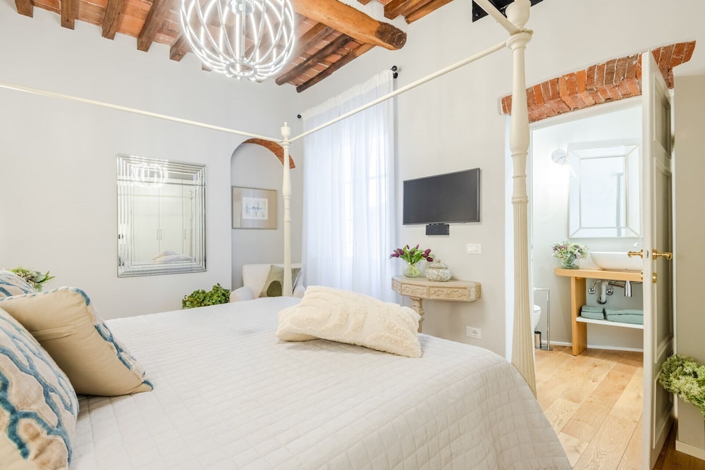 Casa Meg in Lucca With 3 Bedrooms and 2 Bathrooms