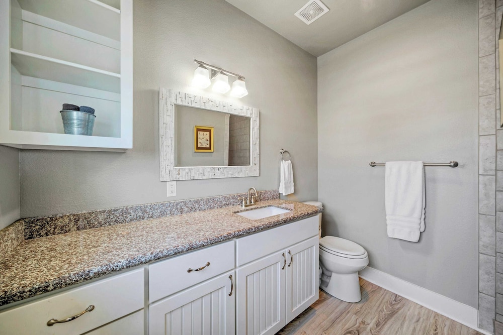 Sleeps 24 2 Homes w/ Beach Boardwalk Access & Deck Views Steps to the Beach