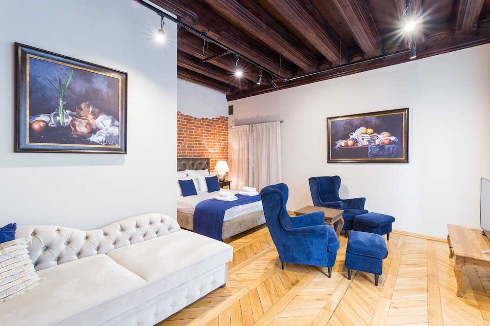 MR 3 Apartments