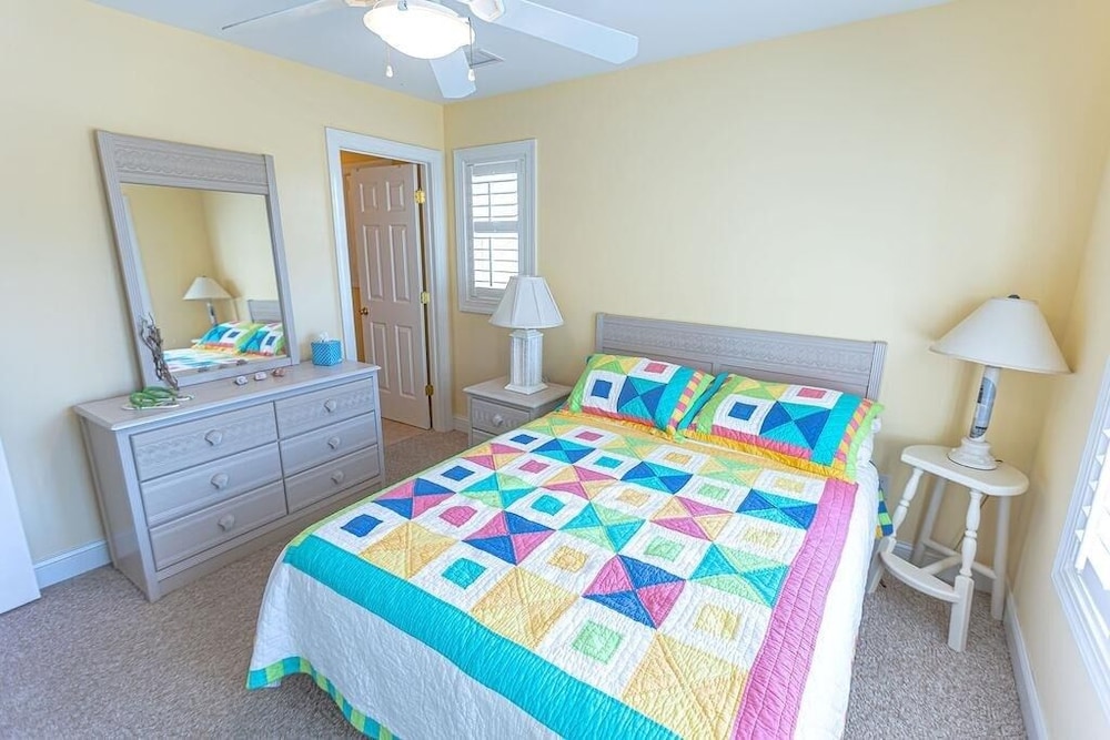 Ramons Roost 5 Bedroom Condo by Redawning view 3