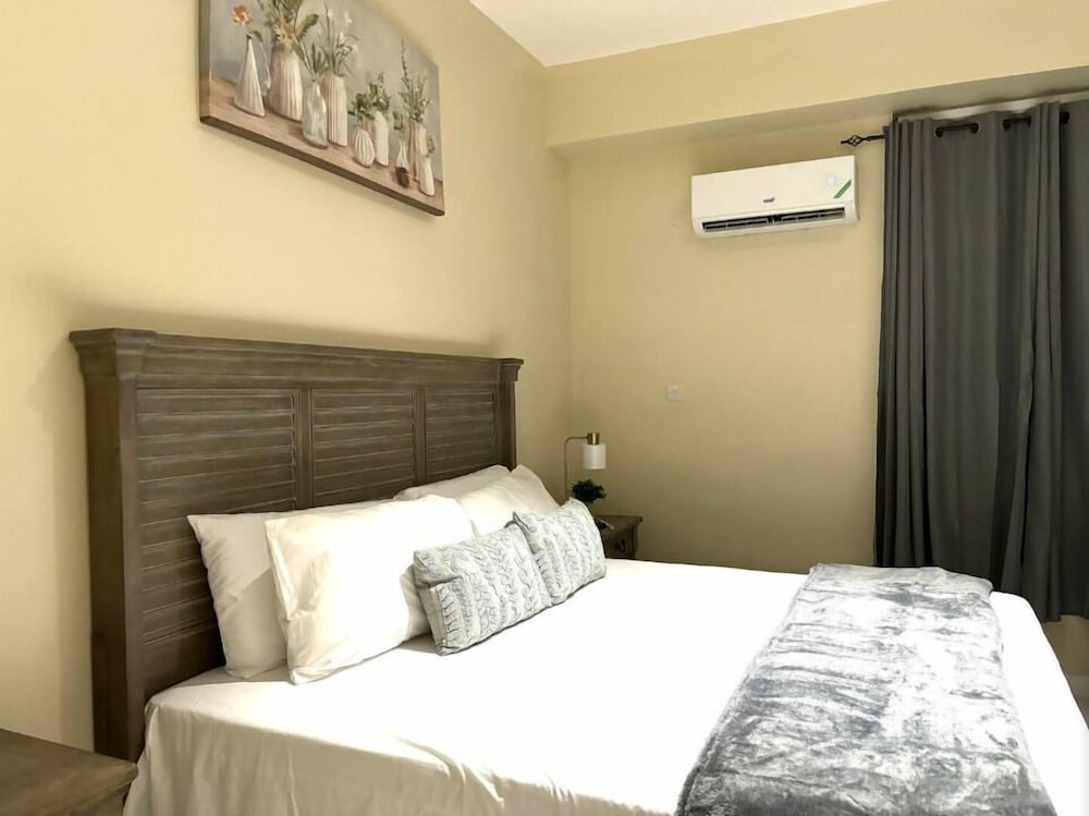 One Bedroom City Apartment with Pool
