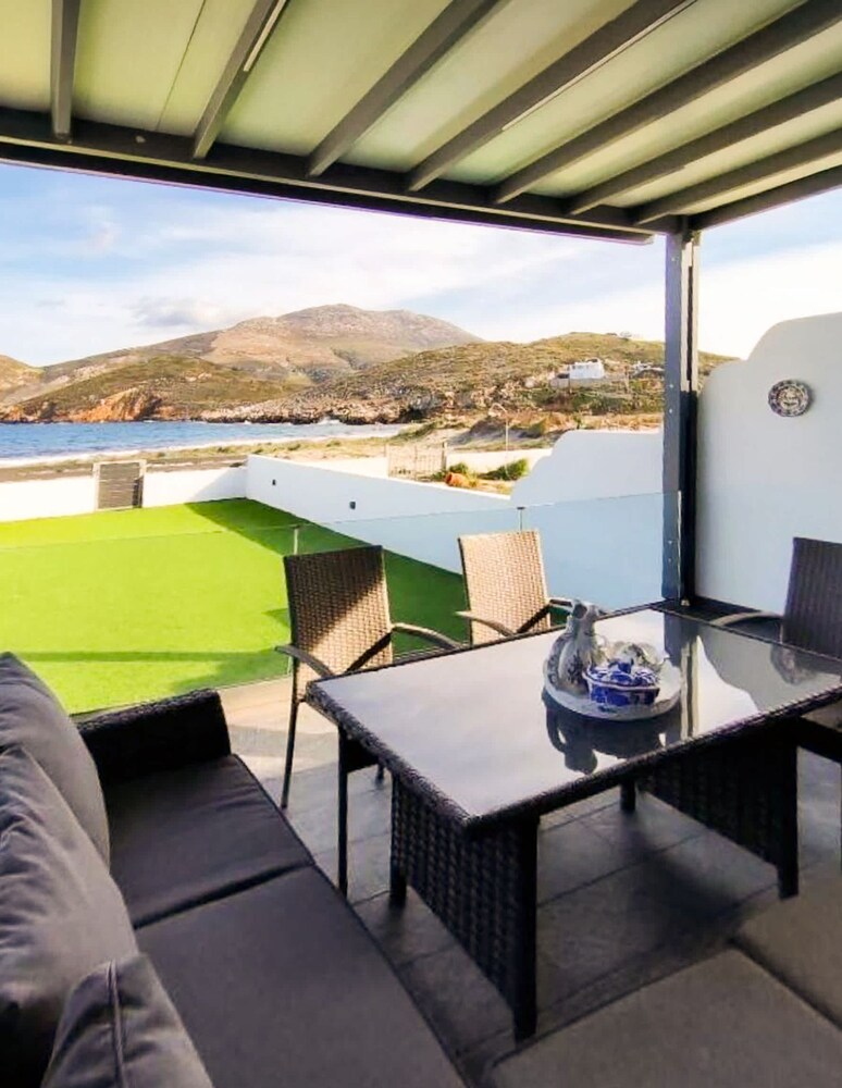 Marilous House - Skyros Beachfront Getaway