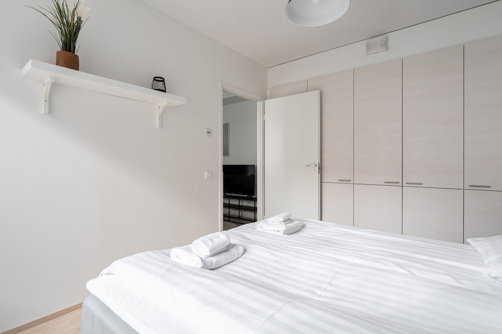 1BR & Balcony next to Railway Station in Downtown view 5