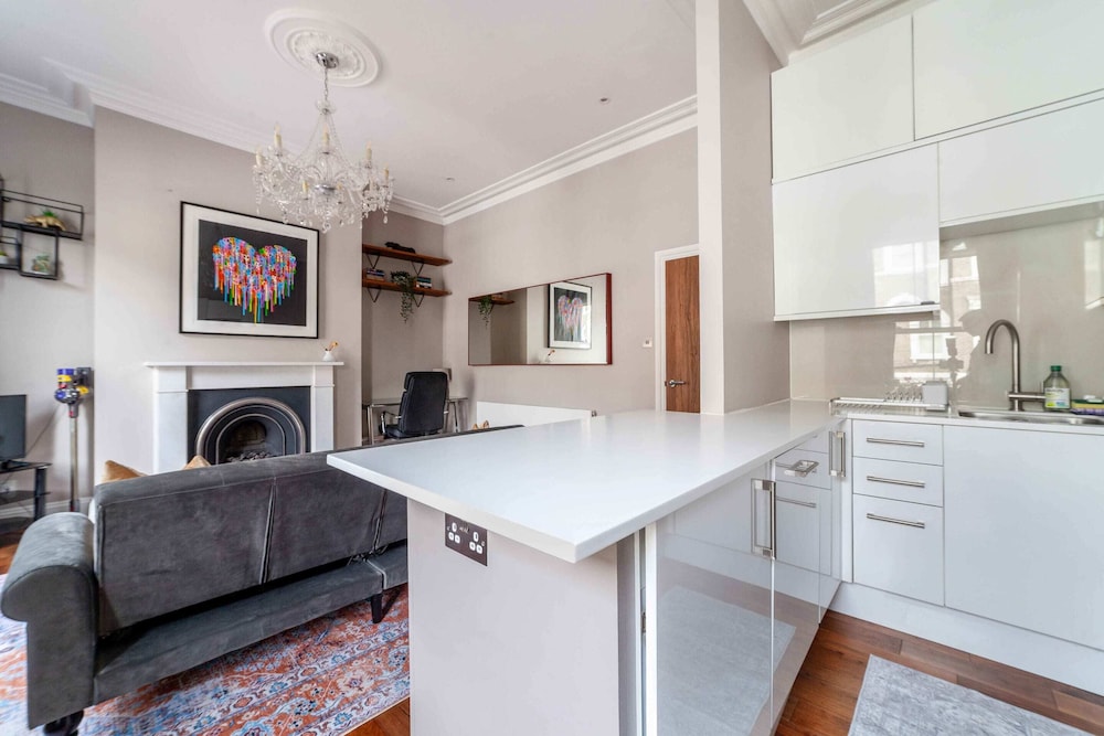 Elegant Chelsea Hideaway