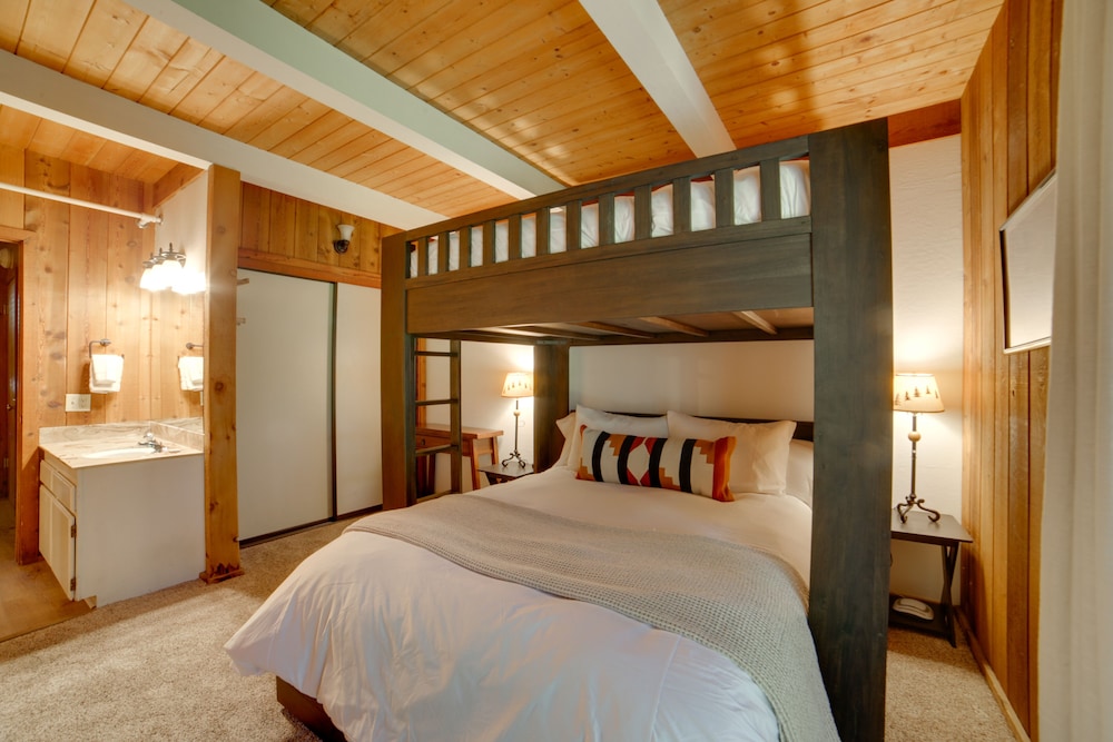 Mammoth Lakes Vacation Rental: 1 Mi to Ski Area! view 5