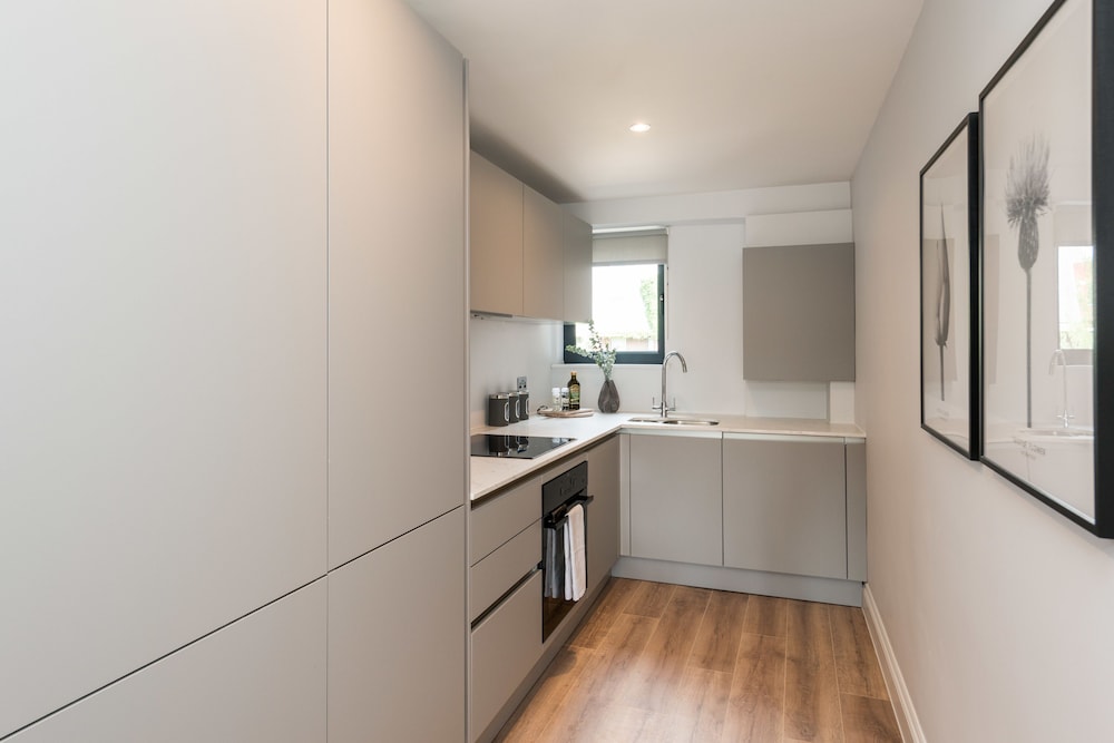 The Carlyle - Elegant Serviced Apartments