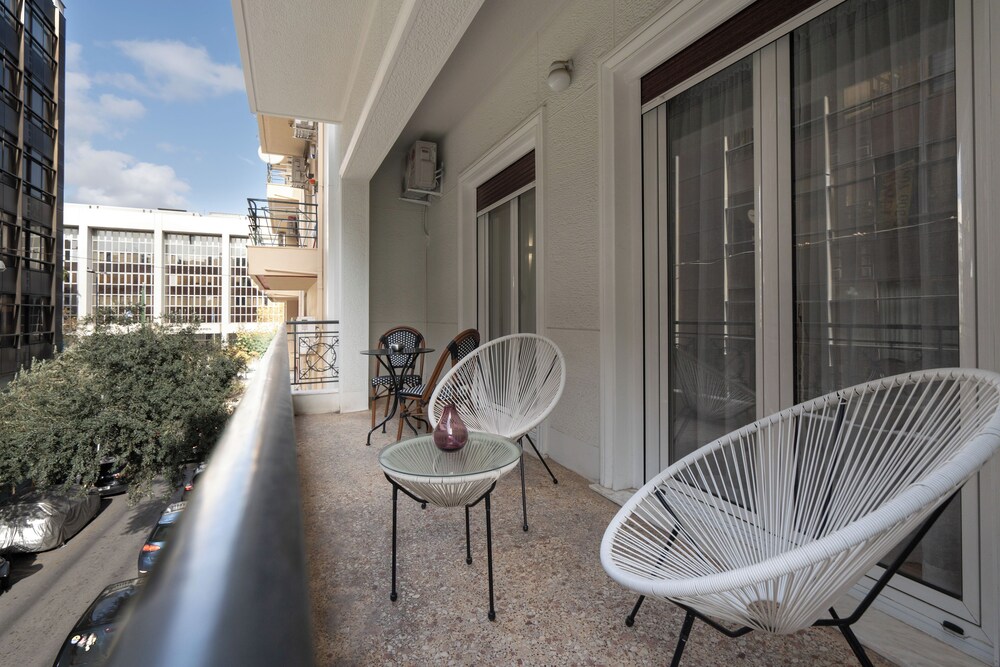 Modern apartment near Lycabettus hill with balcony