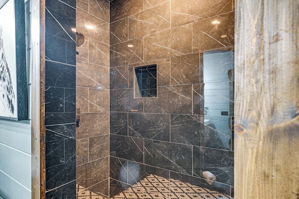Luxe Broken Bow Vacation Rental: Hot Tub & Pets OK