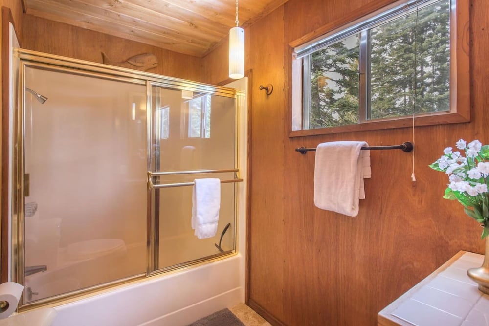 Mahogany by Avantstay Snowbird Cabin w Full Chamberlands Access