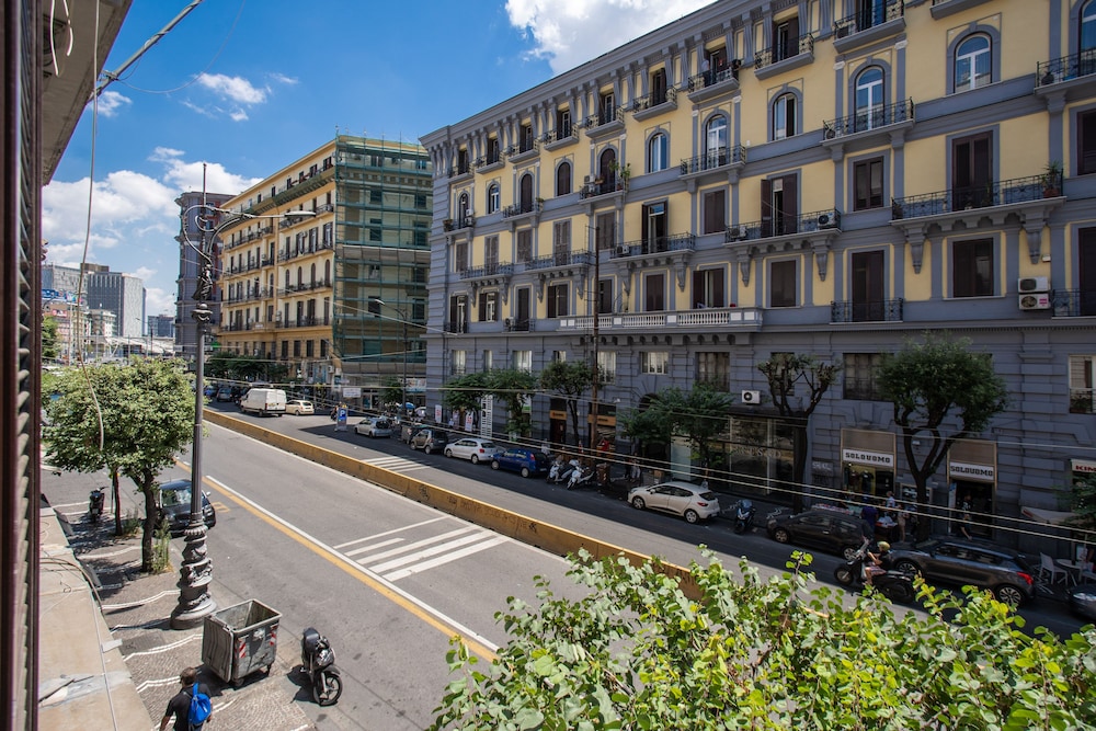 Napoli's Gold Hotel