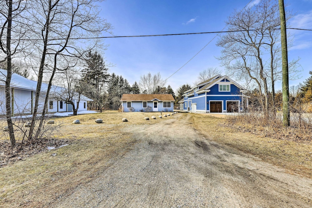 Mears Abode w/ Pool Access, Near Silver Lake! view 4