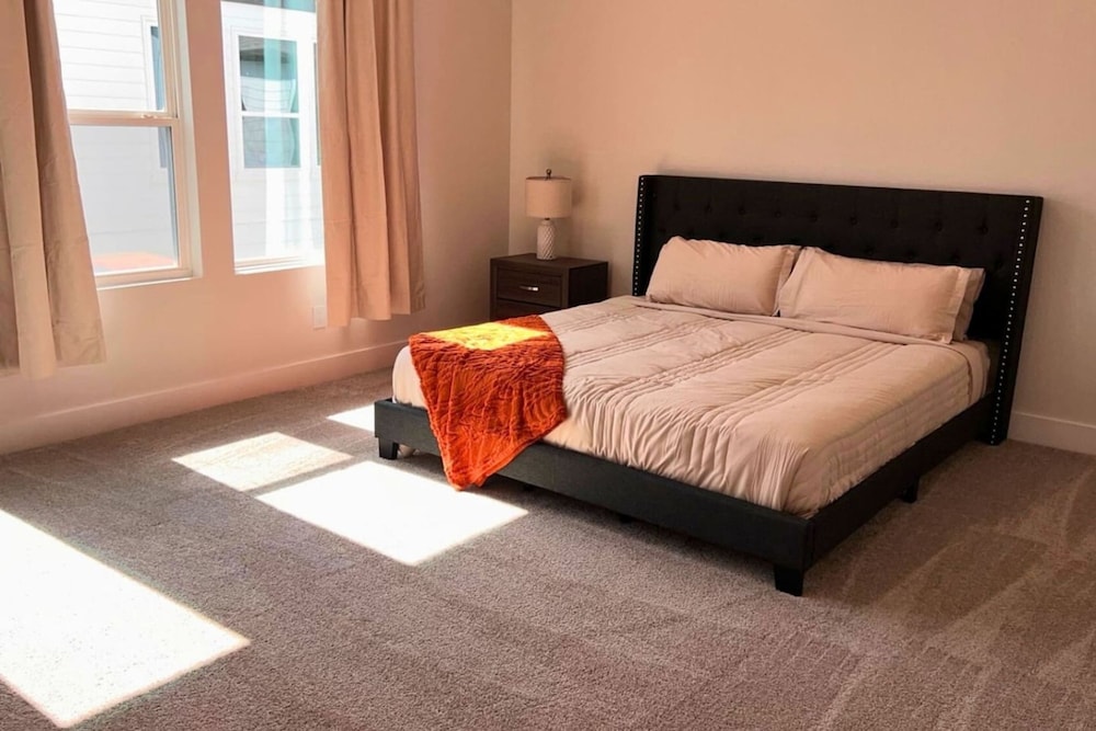 Gated 3BR Home 10 Mins Downtown