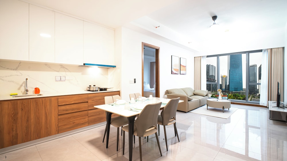 Moonway Luxury Suites At CORE Residence