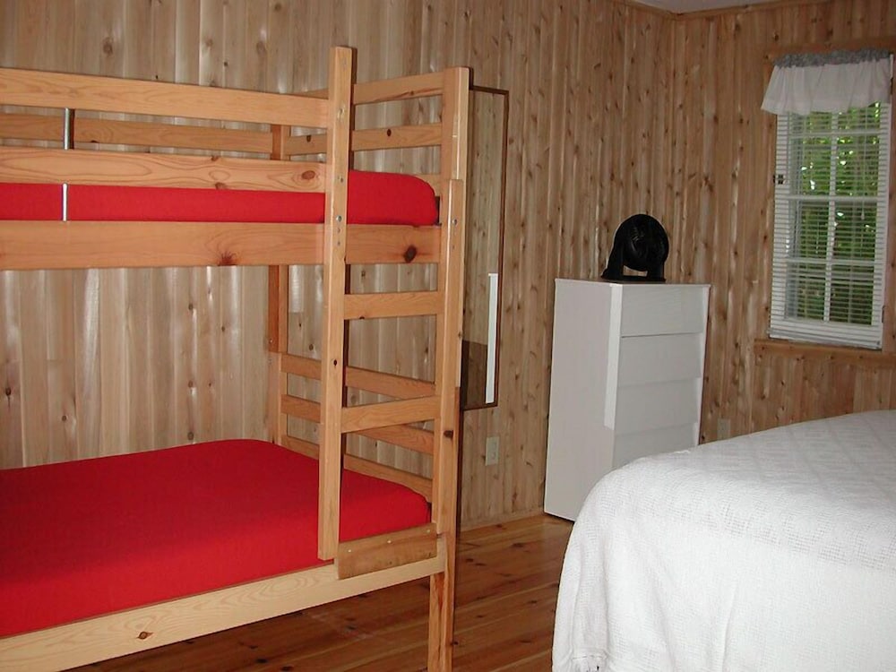 Birch Cliff Lodge on Baptiste Lake