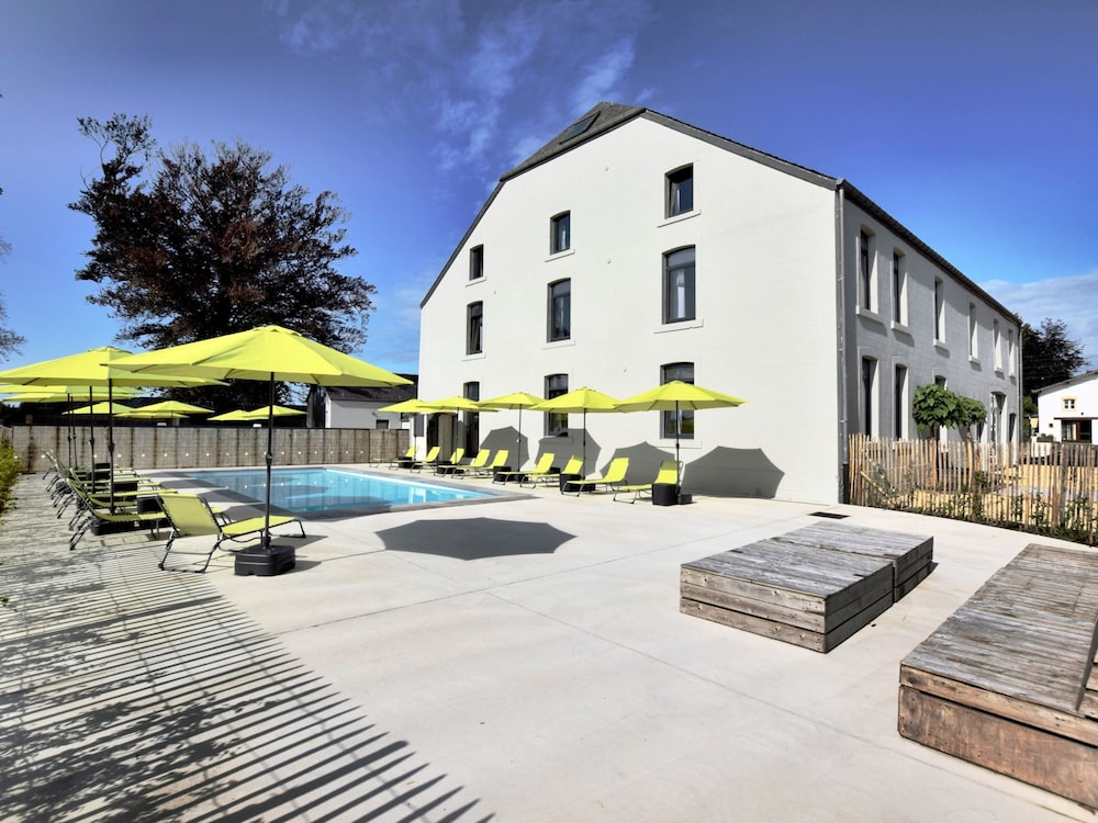 Group Villa With Pool & Sauna
