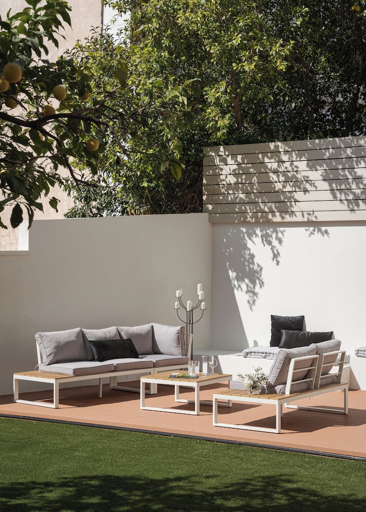 Athena's Lemon Grove Glyfada