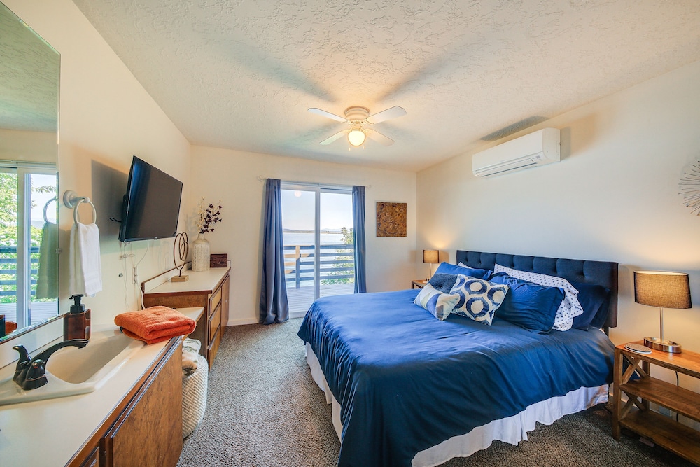 Charming Sagle Retreat w/ Hot Tub  Cozy Fireplace - Property Image 18