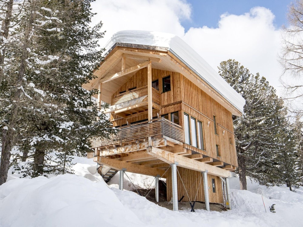Charming Chalet With Indoor hot tub