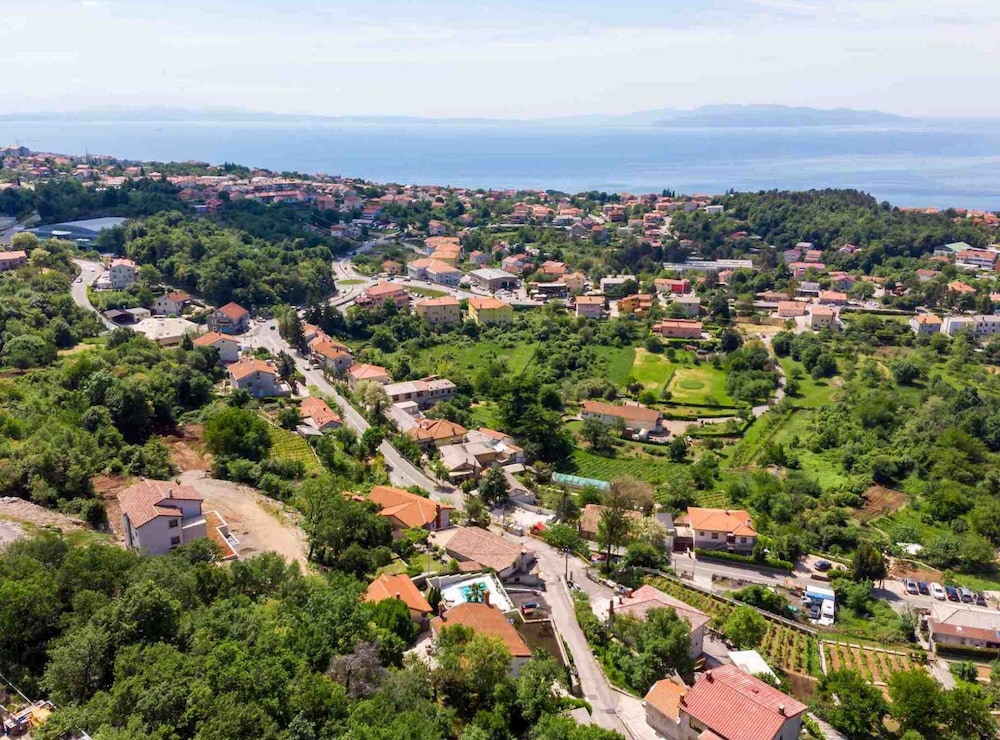 Modern Comfort With Shared Pool & Lush Green Surroundings in Kastav