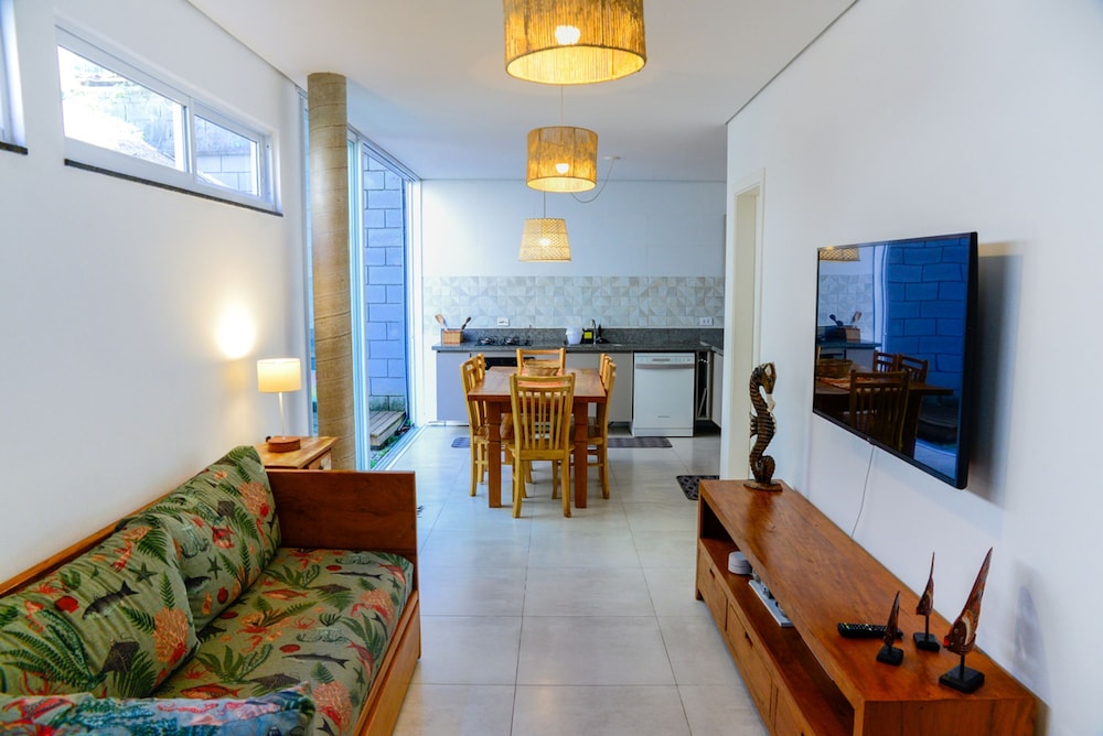 Casa c Piscina a 150m da Praia de Boi Ucanga