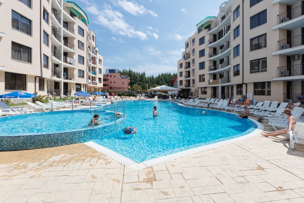 Studio with Balcony & Pool View