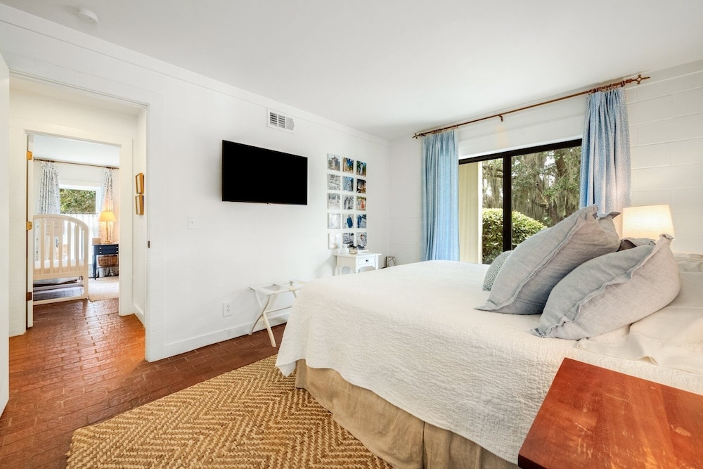 Sunny Pointe 4 Bedroom Home