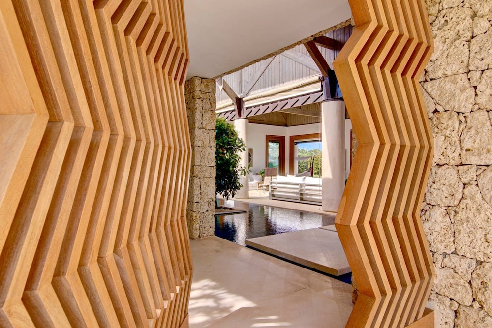 Architect s Estate w Pool Private Chef Butler