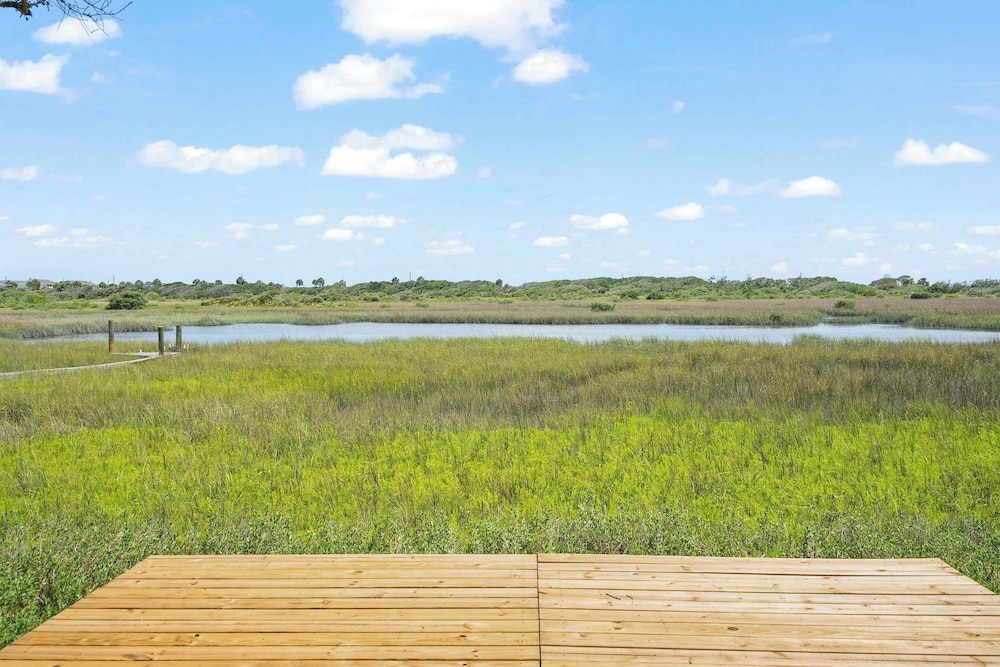 Waterfront Serenity Steps to Beach Fire Pit BBQ