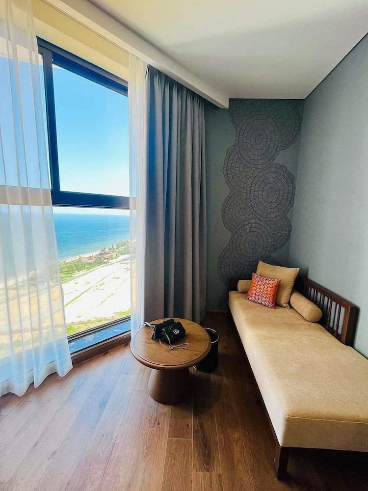 Apec Mandala Wyndham Suite Family