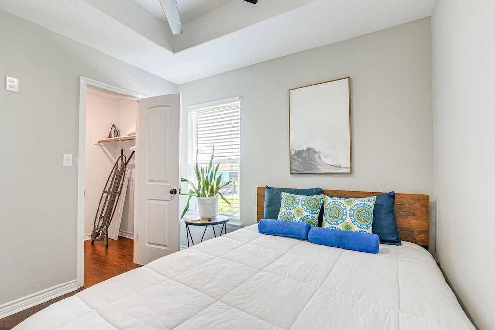 Near Beach Access: Galveston Home w/ Grill & Patio