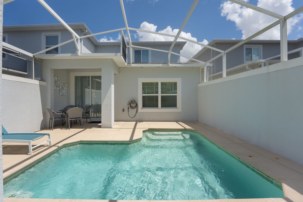 Modern 5BR Retreat Pool Water Park More