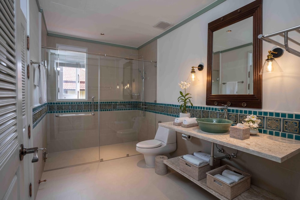 4Bed PoolVillaSteps from the Beach KBR34