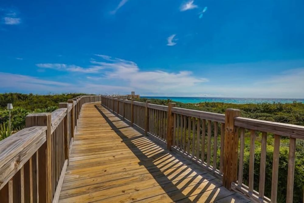Bluejack Breeze 6 Bedroom Holiday Home by Five Star Properties