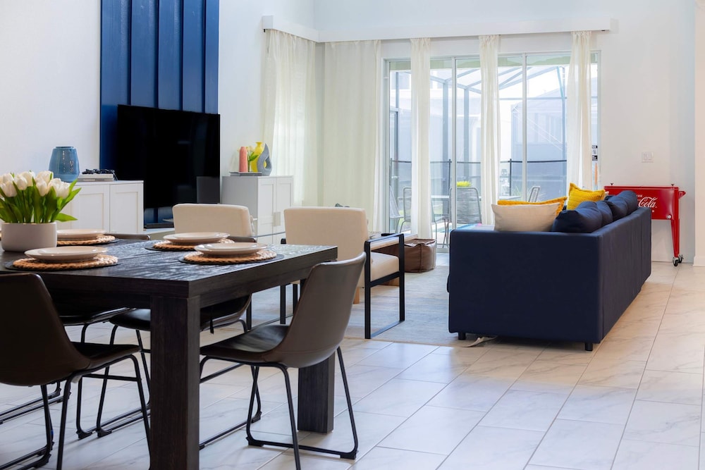 Fantasy Stay in 5 bed at Storey Lake