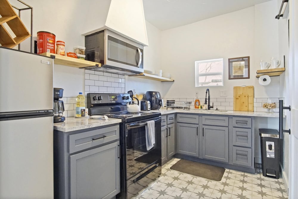 Oklahoma City Vacations - 3-story 6-bedroom 4 Bathrooms 3min-asian Dist - Property Image 81