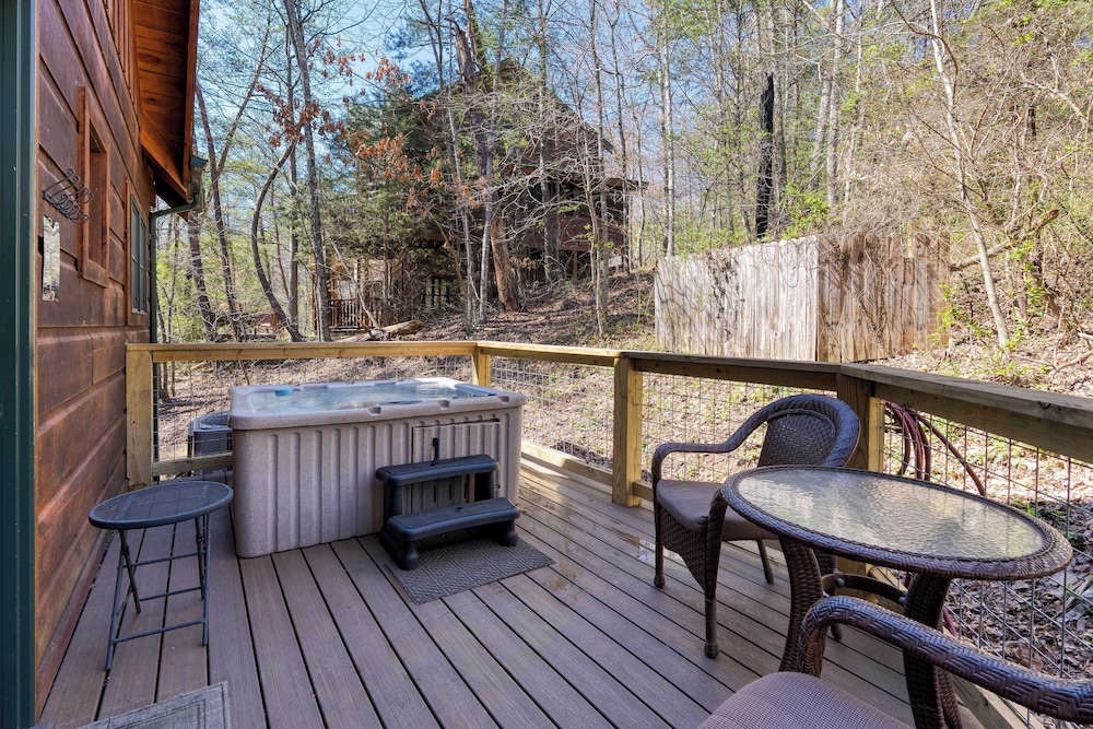 Hottub, Game Room, Forest Views, Near Gatlinburg Four Bears Lodge by Avantstay