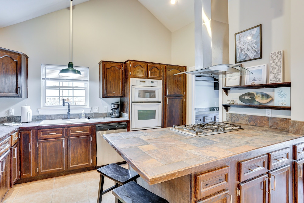 7 Mi to Dtwn: Family Retreat in Chattanooga