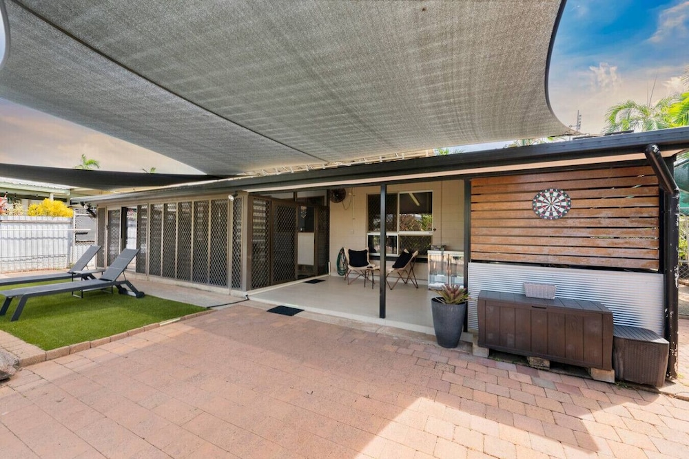 Nature s Nest Pool SPA Outdoor Kitchen Dining