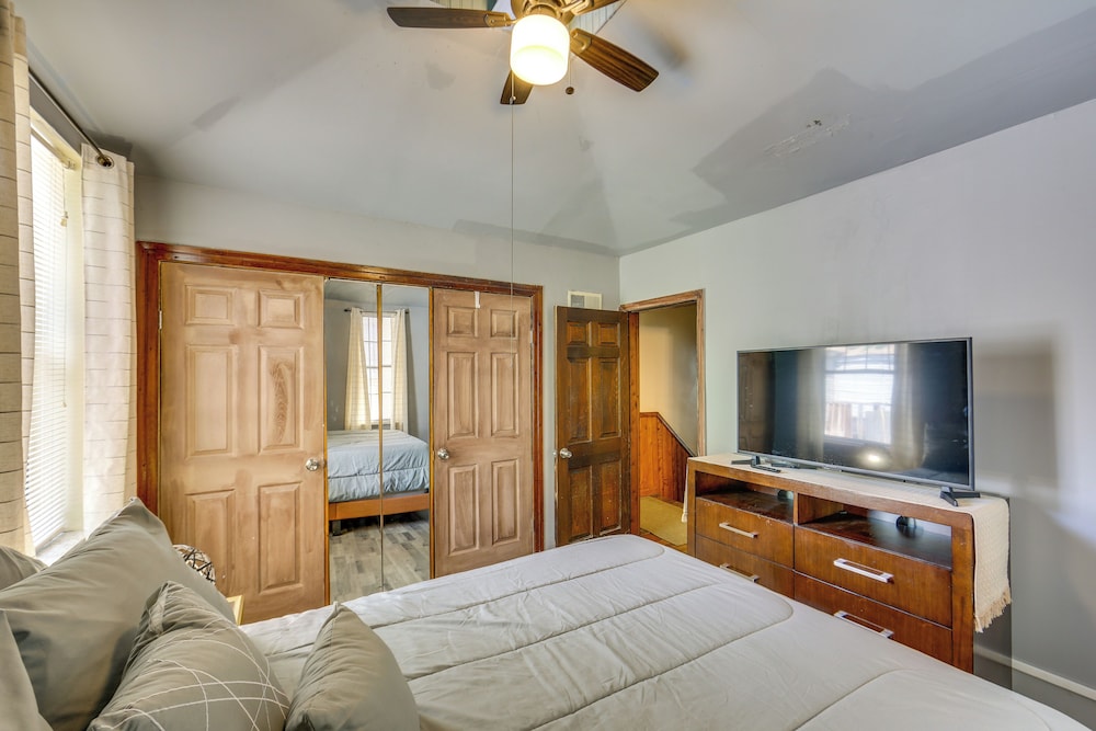 2 Mi to Dtwn Pittsburgh: Family-friendly Townhome!