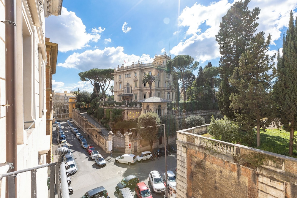 Ludovisi Apartment