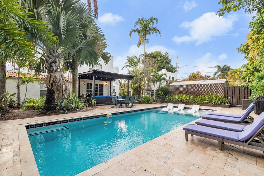 2 Mansions with Pool in West Palm Beach