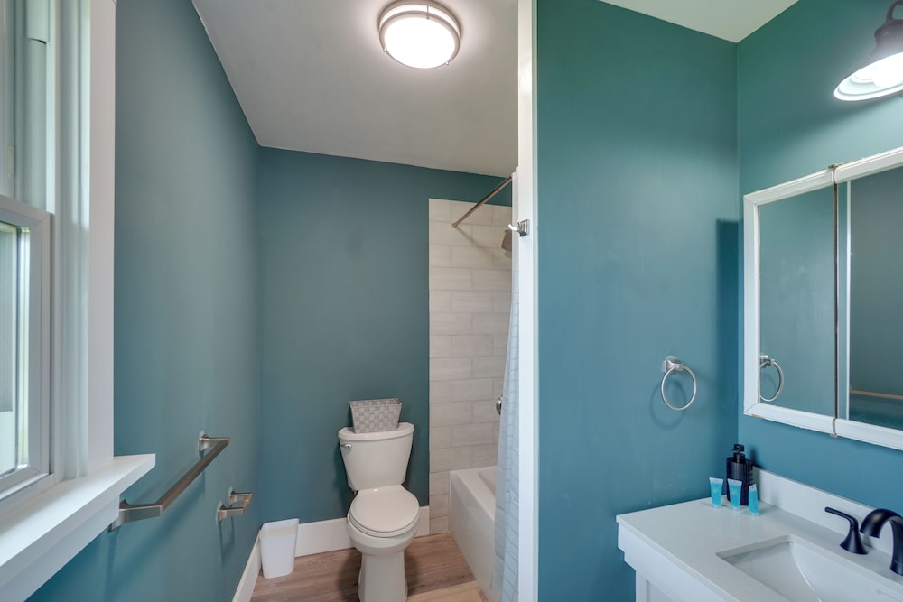 Walk to Stores: Home in Historic Shepherdstown!